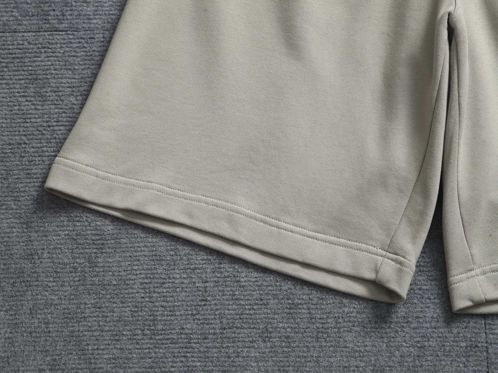 [Higher version] Louis Vuitton/Louis Vuitton 2026SS New Arrival terry shorts, customized fabric using wafer cloth weaving, advanced hand-cut patchwork embroidery technology, tight and three-dimensional version, customized trouser cord hardware with strong texture, smooth, comfortable and Breathable upper body, concave and convex three-dimensional sense, fashionable and casual wear Color: Black White Avocado Color Sizes: S M L XL